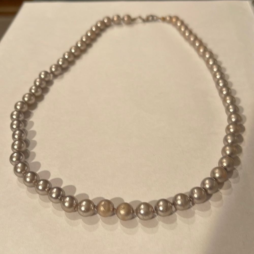 Costume gray pearl like necklace